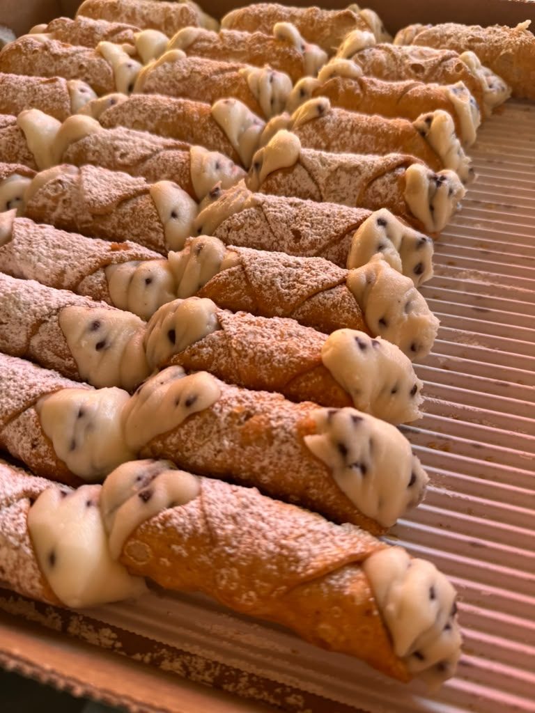 Tray of cannoli